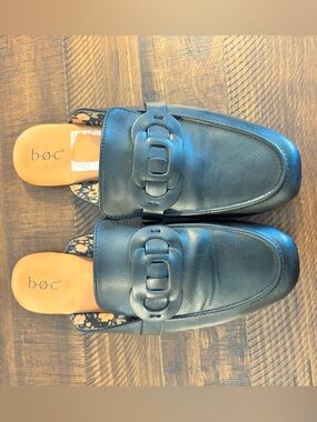 NWOT - b.o.c. Women’s Black Leather Slip-On Loafers - Size 10